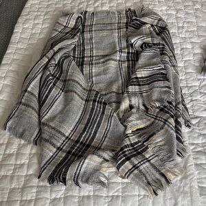 Elegant Plaid Fringe Scarf in Gray and Black